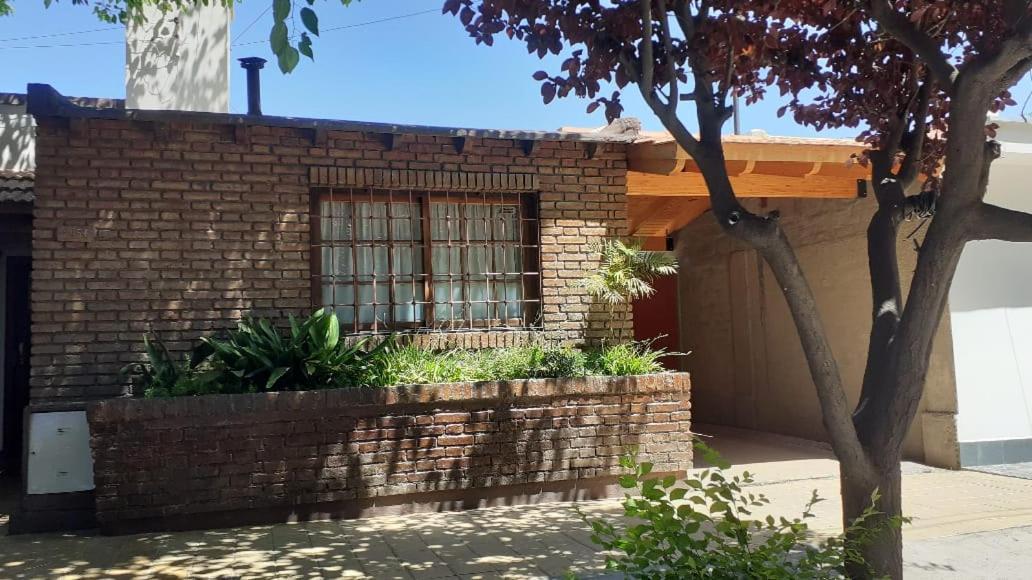 Casa Confortable - Parque Central - Estacionamiento, Patio, 3 Banos, 5 Habitaciones - La Cieneguita Exteriör bild