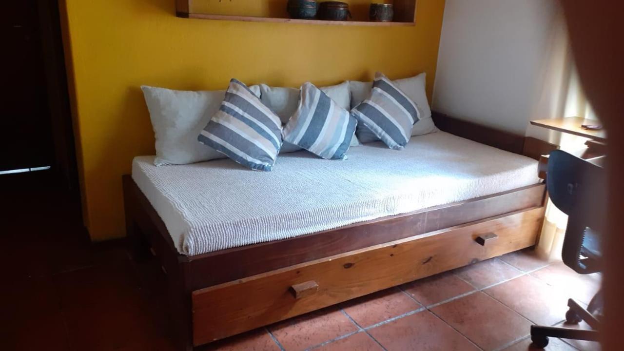 Casa Confortable - Parque Central - Estacionamiento, Patio, 3 Banos, 5 Habitaciones - La Cieneguita Exteriör bild