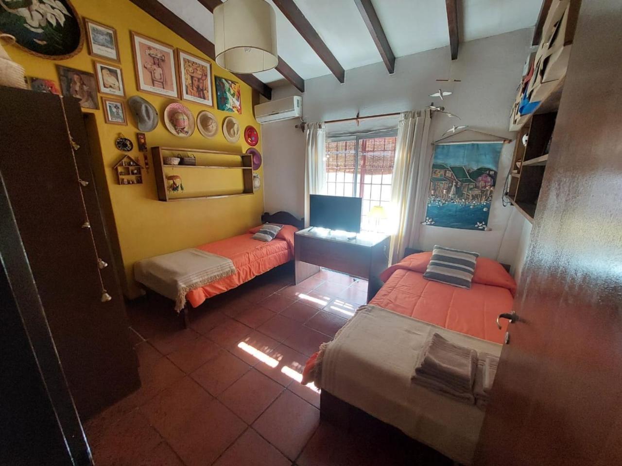 Casa Confortable - Parque Central - Estacionamiento, Patio, 3 Banos, 5 Habitaciones - La Cieneguita Exteriör bild